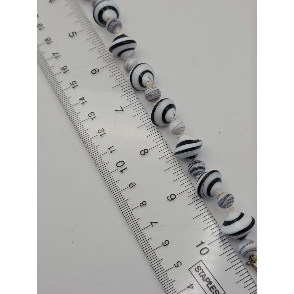 Vintage Black White Swirl Glass Bead Knotted Choker 14.5" Japan Screwback Earrin - Picture 14 of 16